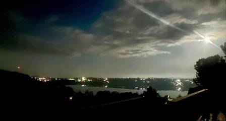 Gîte pour 2 personnes, avec vue sur le lac et vue ainsi que jardin et terrasse, animaux acceptés dans Pergusa