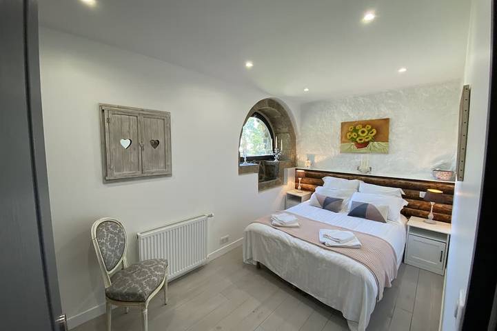 Location de vacances pour 12 personnes, avec sauna ainsi que jardin et jacuzzi à Saint-Urcize - 2