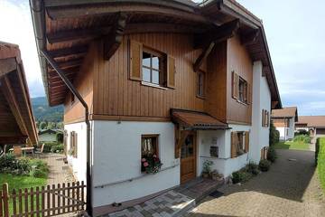 Ferienhaus für 6 Personen, mit Sauna und Whirlpool sowie Garten, mit Haustier im Ostallgäu