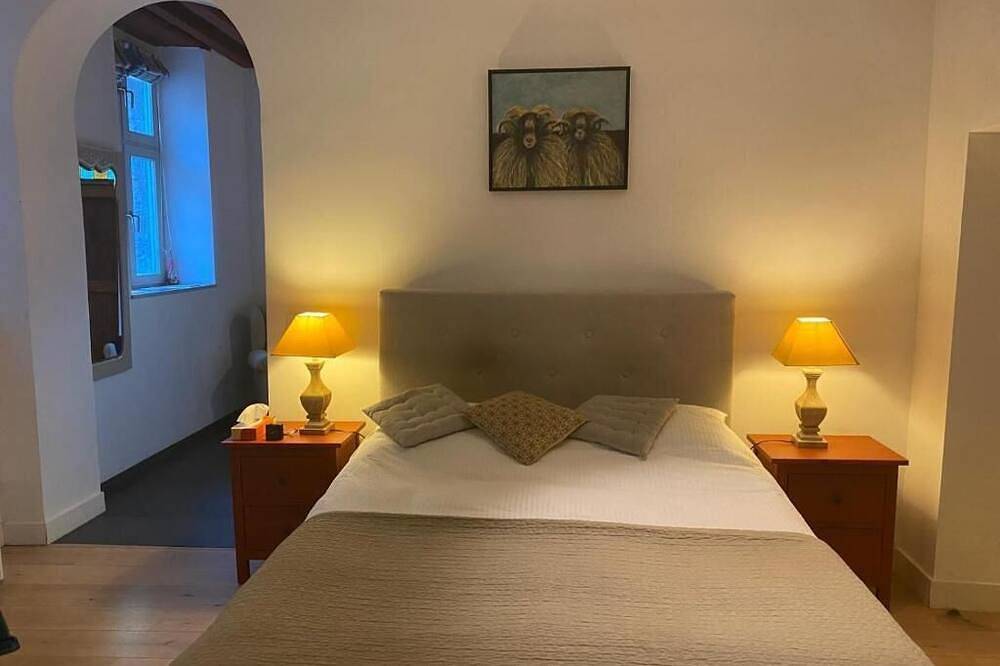 Les Roques Apartments in historical Monastery with Mountain View in Durbuy, Provincia de Luxemburgo