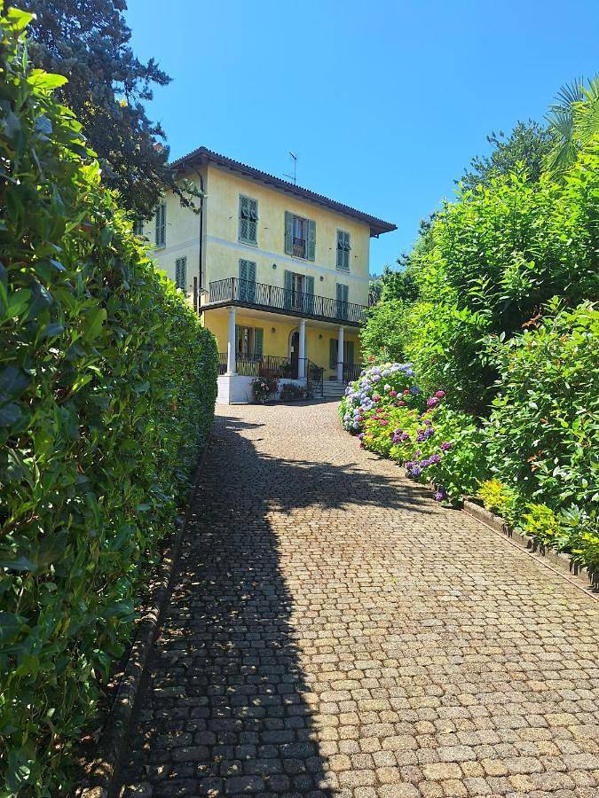Lake View Camelia Room at Villa Isabella Stresa Retreat Ages 6 plus in Stresa, Comune di Stresa