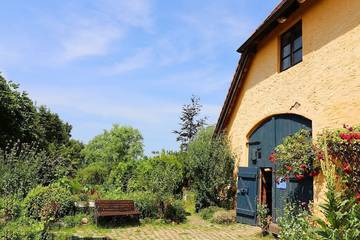 Ferienwohnung für 14 Personen, mit Pool und Balkon sowie Garten und Sauna in Neu Bartelshagen