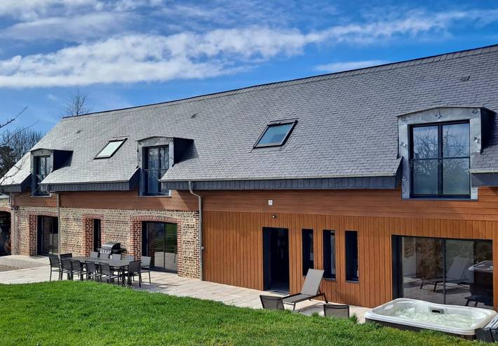 Gîte pour 12 personnes, avec jacuzzi ainsi que jardin et terrasse