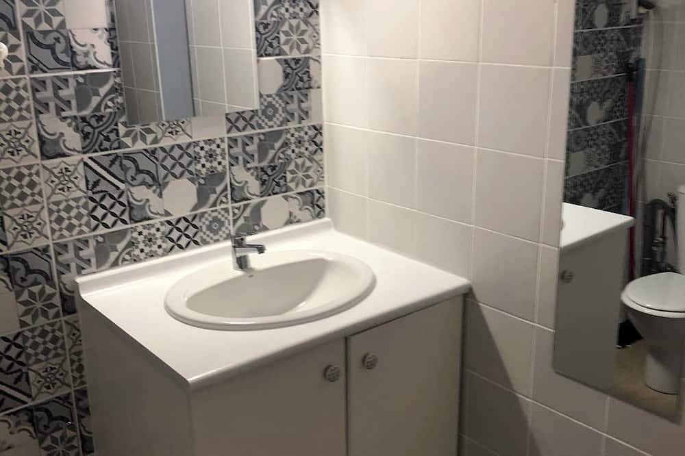 Entire apartment, Cosy, quiet studio - Downtown Ste Anne in Sainte-Anne, Martinique