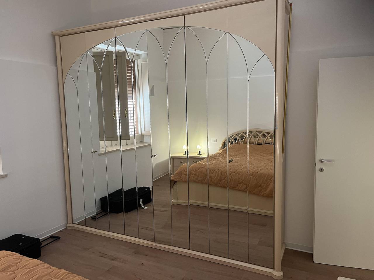 Ganze Ferienwohnung, Immaculate 3-Bed, Sleeps 6, Parking in Erice, Trapani Provinz