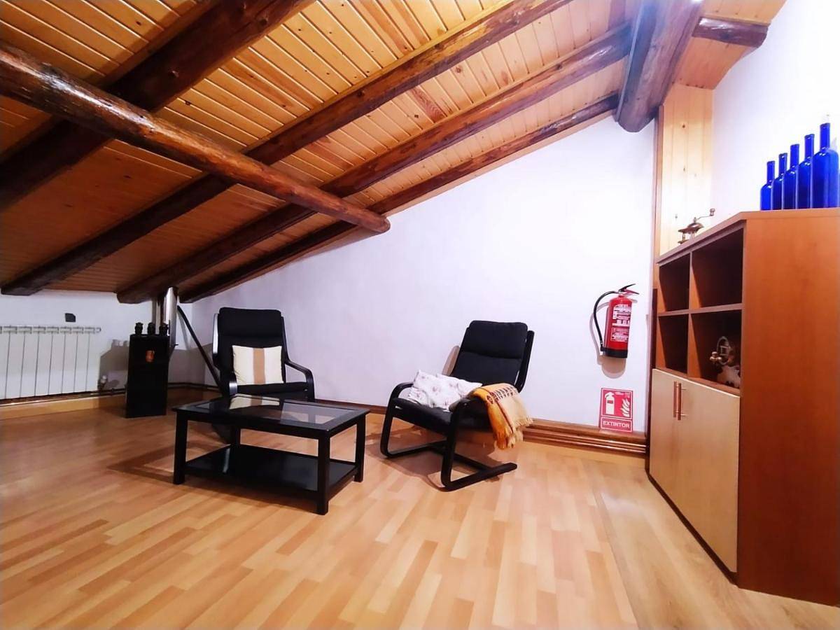 Three-Bedroom House in Sigüés, Pirineo Aragonés