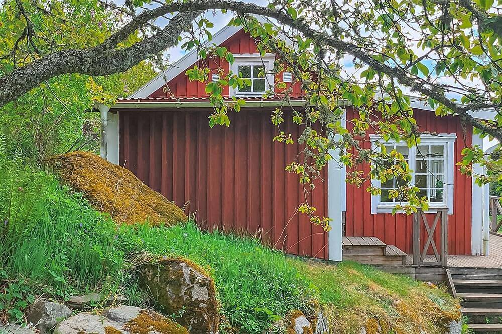 Cozy home in Gränna with sauna in Jönköping, Bunn