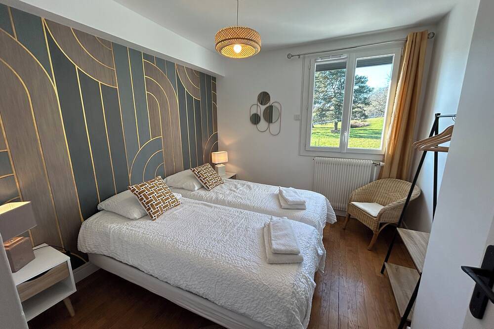 Maison rénovée dans les H. Côtes de Beaune, le calme entre vignes et campagne. in Nolay, Région de Beaune