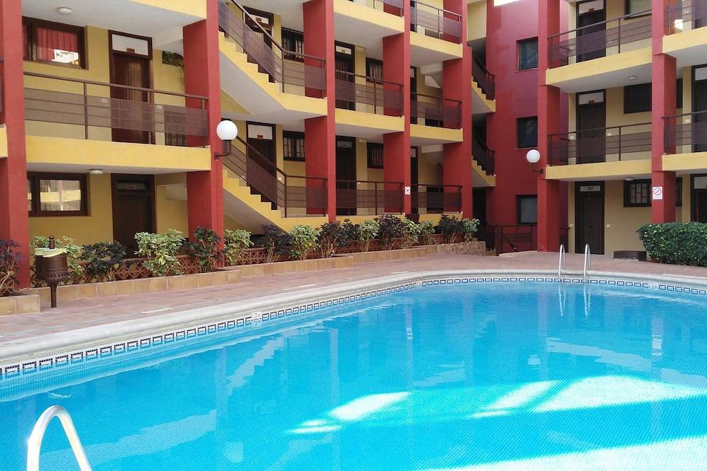 Entire apartment, Nice and spacious apartment near the beach, wifi in Puerto Santiago, Santiago del Teide