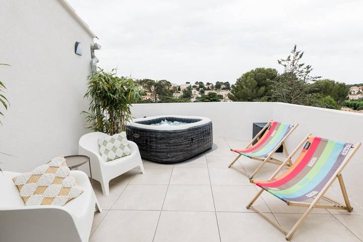 Appartement de vacances pour 2 personnes, avec balcon ainsi que jacuzzi et piscine