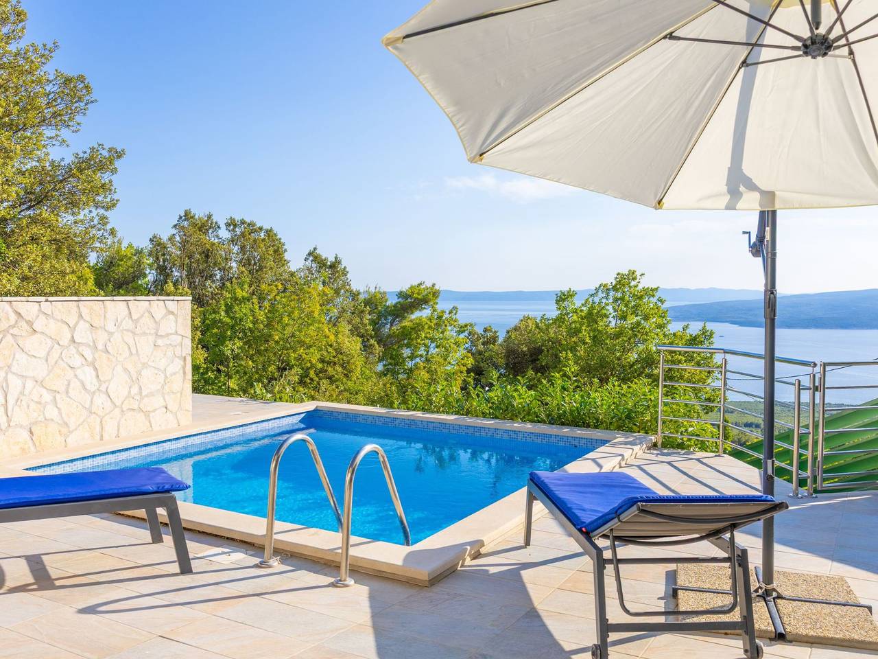 Günstiges Ferienhaus mit Pool und Meerblick in Baska Voda, Makarska Riviera