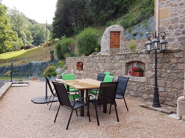 Gîte pour 9 personnes, avec Terrasse à Montrottier