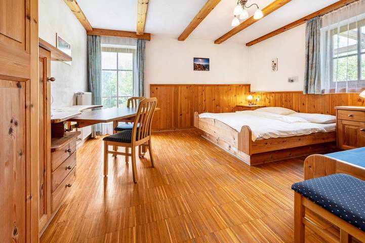 Ganze Wohnung, Ferienwohnung 'Lindenhof Apt 6' mit Gemeinschaftsgarten & Wi-Fi in Dörfl, Vintl