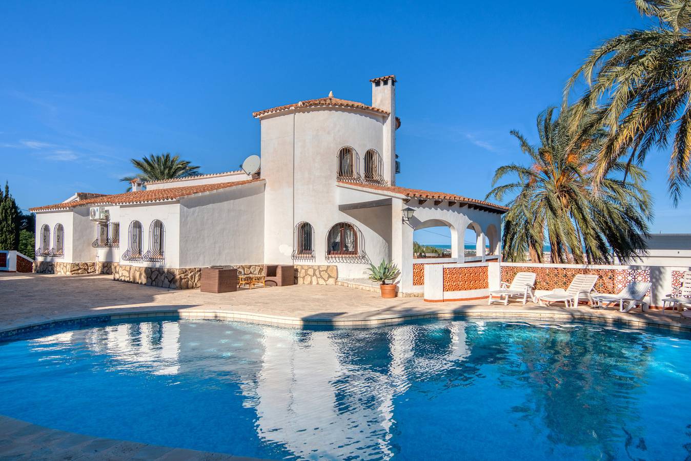 Villa 'Úrsula' con vistas a la montaña, Wi-Fi y aire acondicionado in Montgó, Dénia