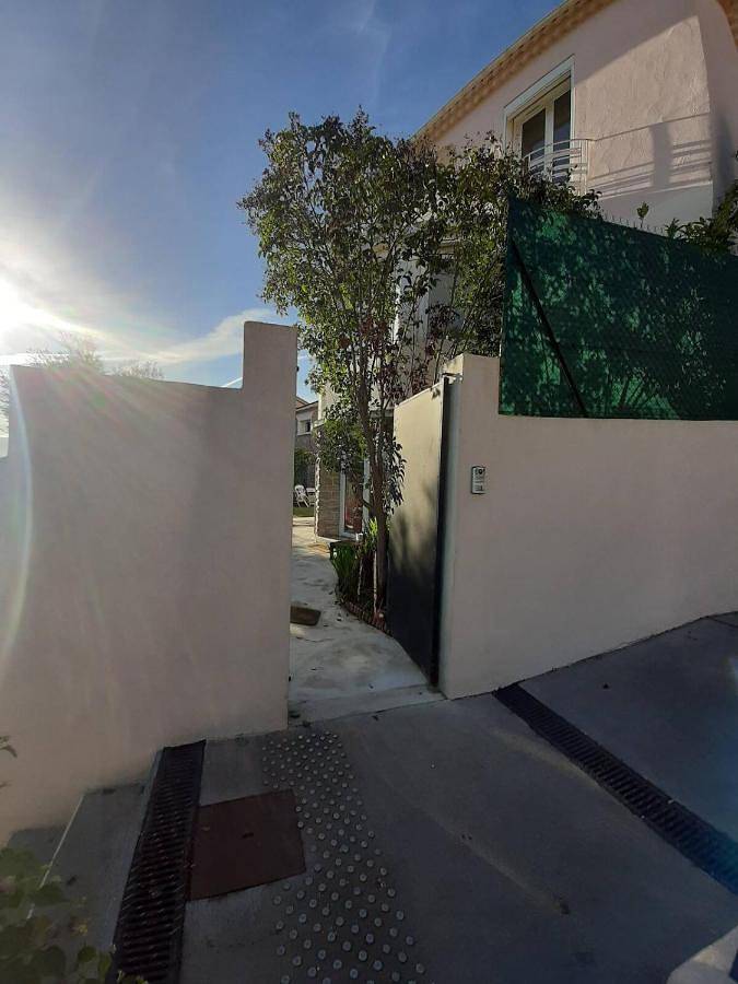 Gîte pour 4 personnes, avec Jacuzzi et Terrasse ainsi que Jardin et Piscine à Pierrefeu-du-Var