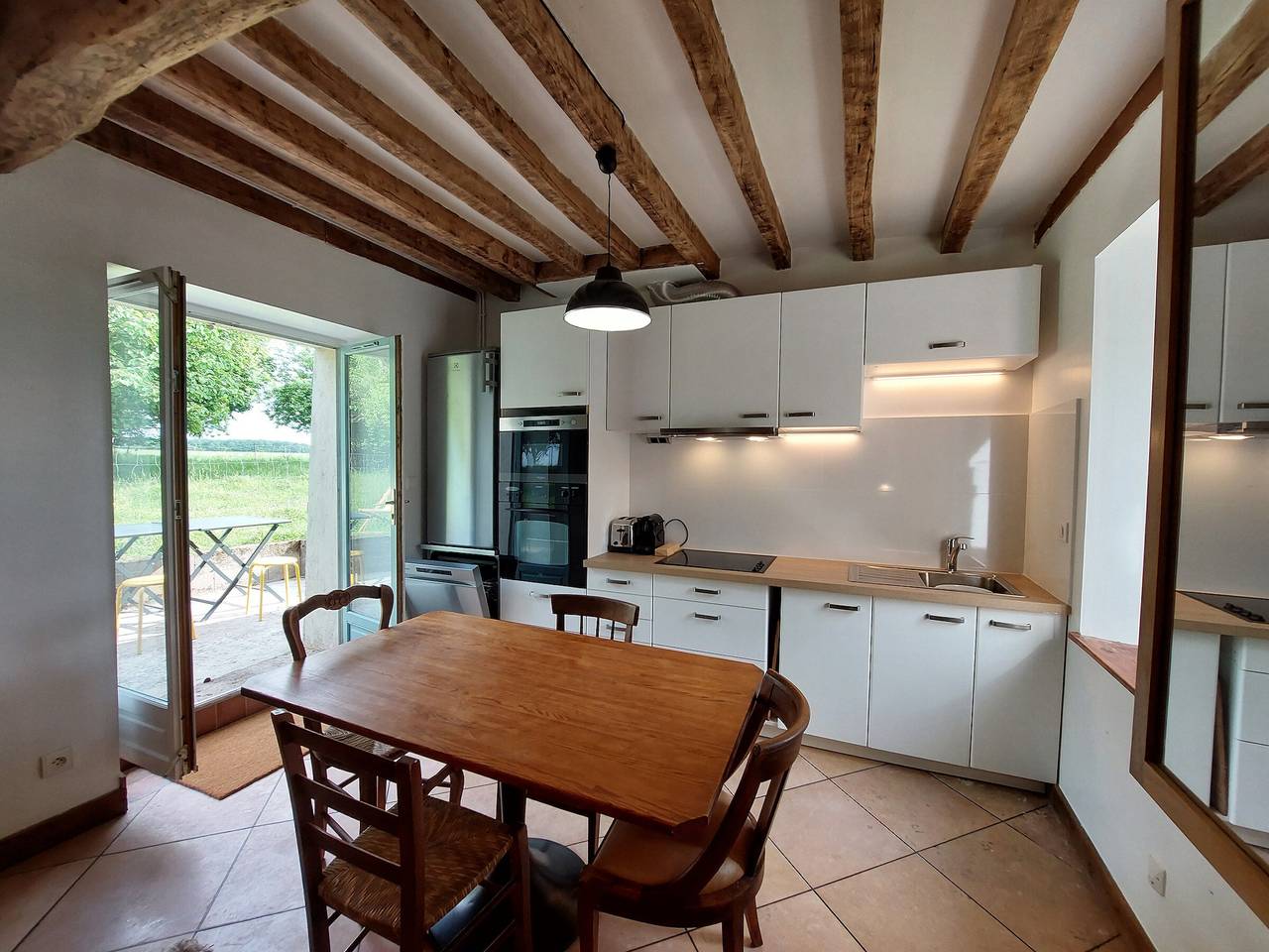 Retraite Champêtre avec Home Cinéma et Verger Libre Cueillette, près de la Loire et des Châteaux in Gémigny, Vallée de la Loire