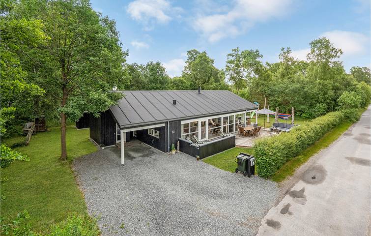 Ferienhaus für 8 Personen, mit Whirlpool und Terrasse in Grenå Strand