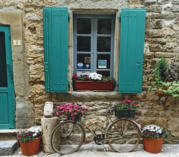 Gîte pour 9 personnes, avec terrasse à Cesseras