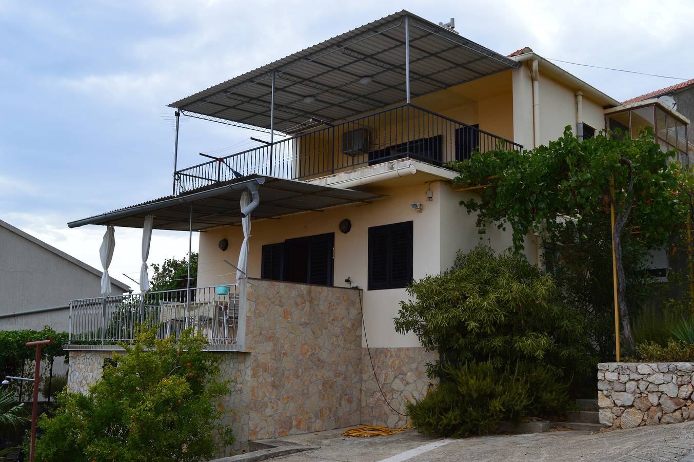 Ganze Wohnung, 2-Zimmer-Ferienwohnung mit Terrasse und Meerblick Bilo, Primosten A-12434-b in Primosten, Šibenik-Knin