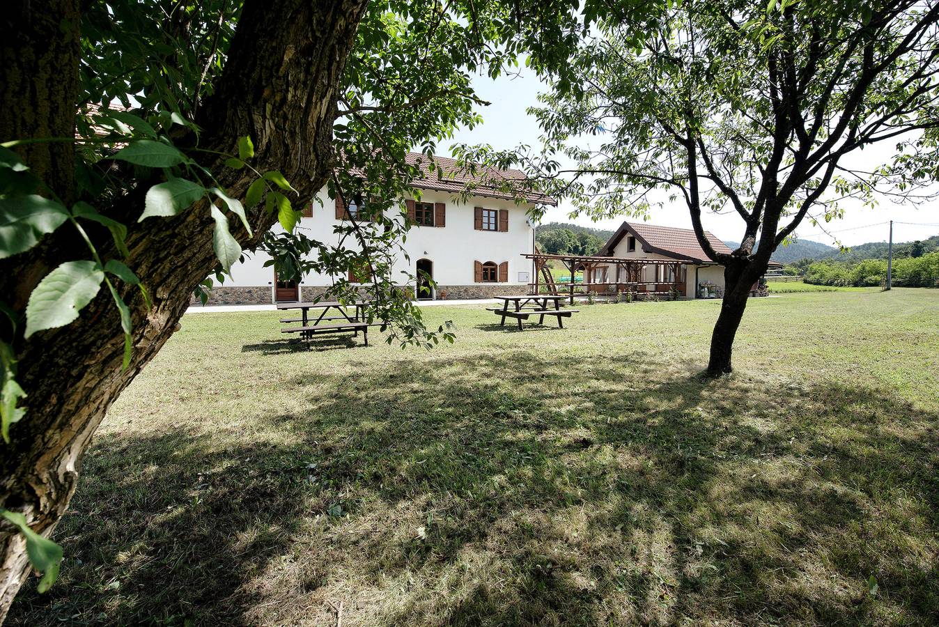 Entire studio, Studio Apartment 'Ant Ra Prina Chiaro Pino' with Mountain View and Shared Garden in Sassello, Savona Province