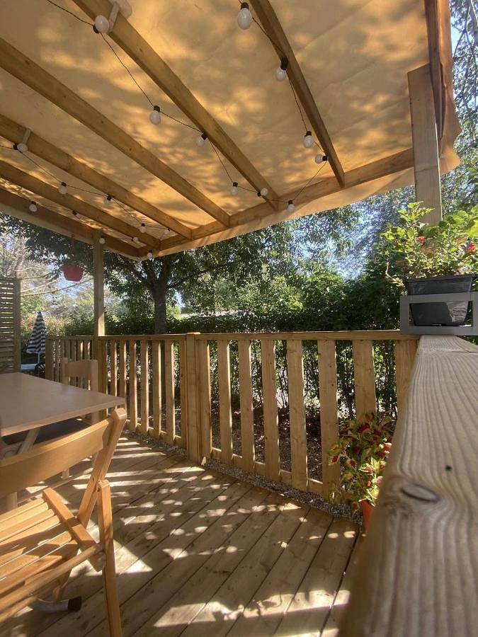 Camping pour 6 personnes, avec piscine et jardin, animaux acceptés