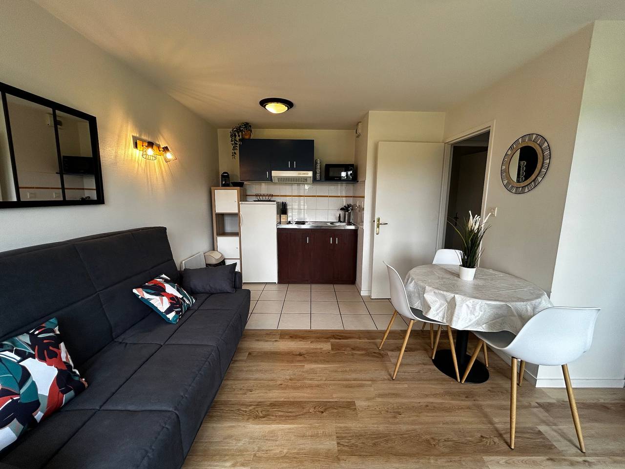 Ganze Wohnung, T2 Wohnung mit Wlan und Pool 200m von Thermen in La Roche-Posay, Vienne