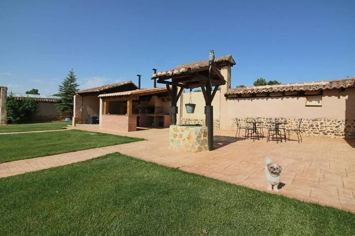 Casa de vacaciones para 18 personas, con terraza además de jardín y vistas, Familias con niños - 1