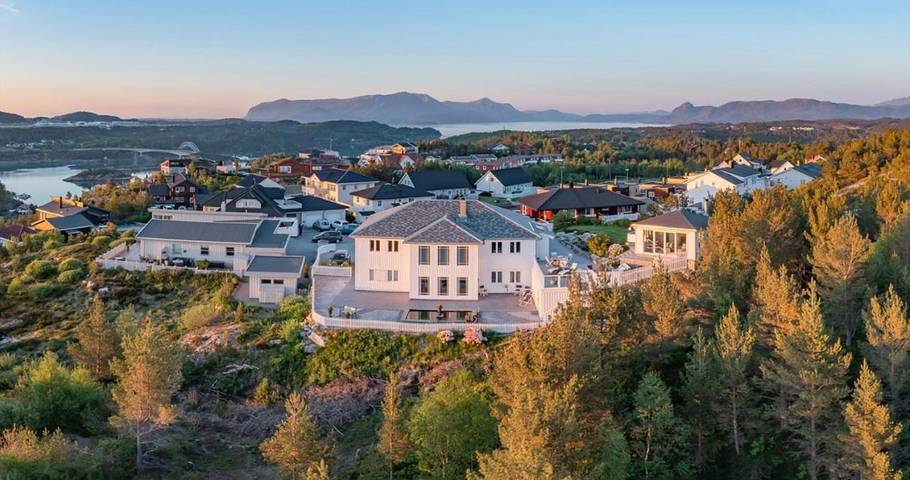 Ferienhaus für 9 Personen, mit Garten und Ausblick in Kristiansund