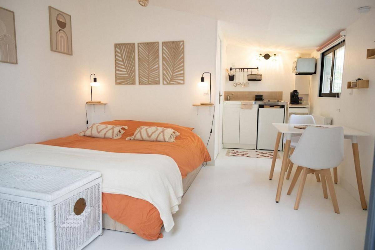 One-Bedroom House in Fontaine-le-Port, Seine-et-Marne