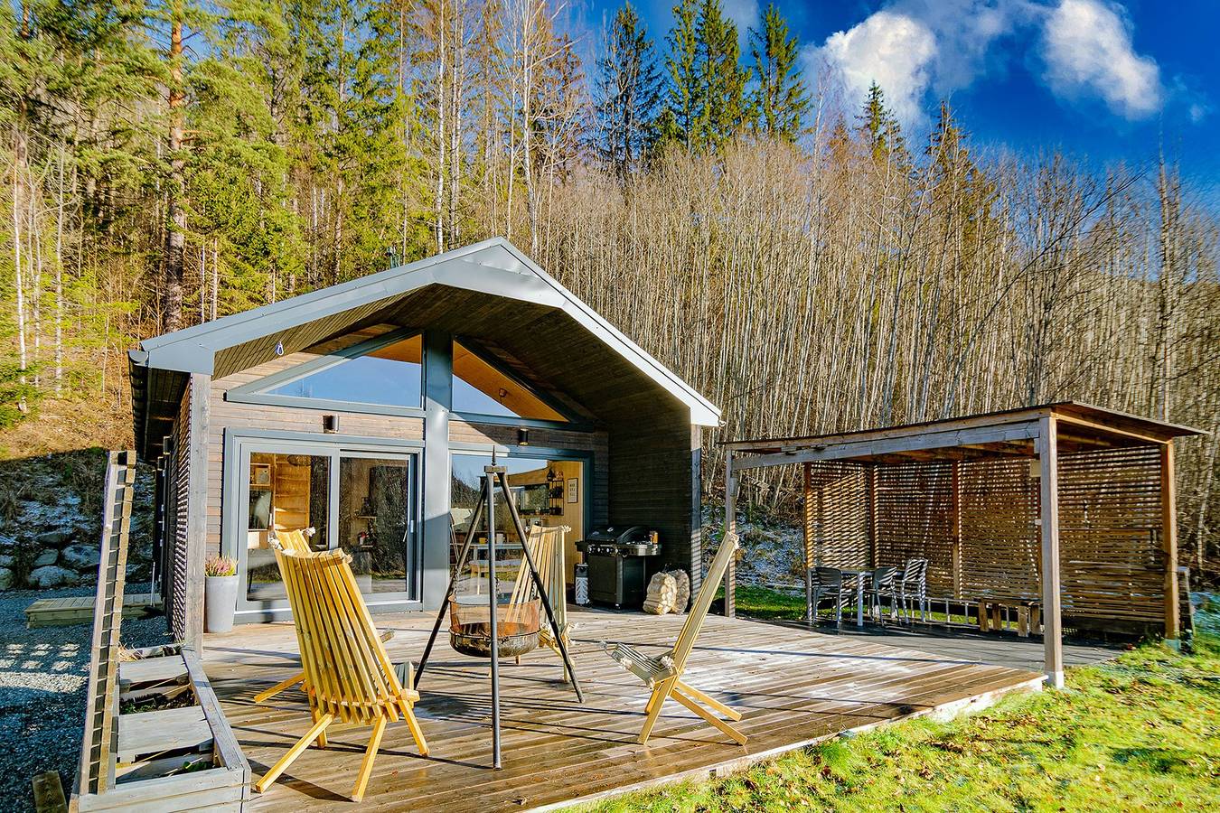 Moderne Hütte am Krøderfjord in der Nähe von Norefjell in Krødsherad