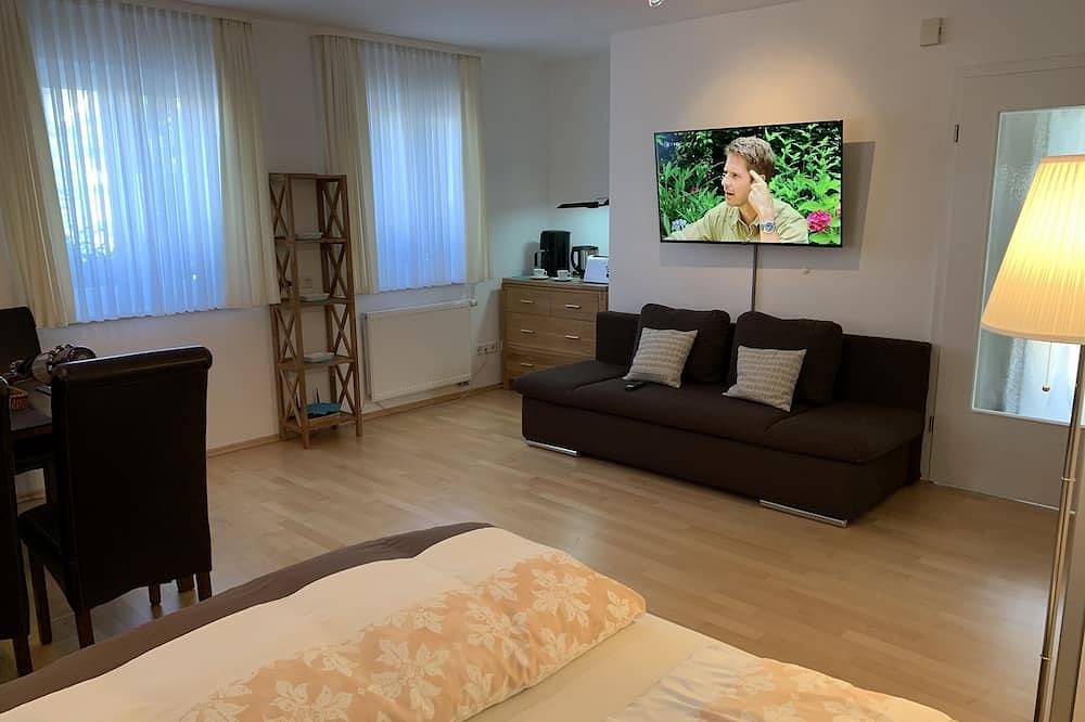 Entire apartment, Comfortably furnished vacation apartment (40 sqm) in a quiet residential area in Lauf an der Pegnitz, Frankenalb