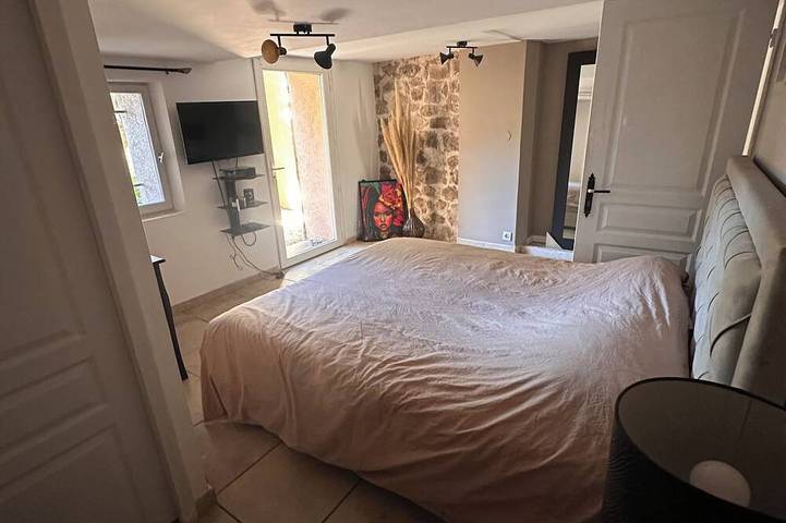 Entire apartment, Unique 2-bedroom apartment with a tree-lined garden and a terrace in Fuveau, Mediterranean Coast (France)