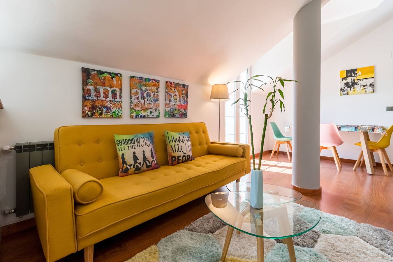 Apartamento entero, Apartamento 'Romántico Con Piscina' con vistas a la montaña, piscina compartida y Wi-Fi in Castañeda, Costa de Cantabria