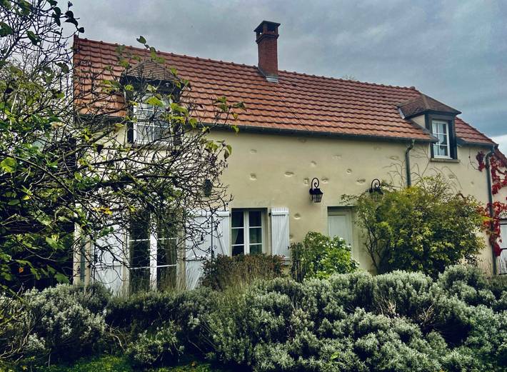 Cottage pour 5 personnes, avec terrasse et jardin à Feux (Cher)
