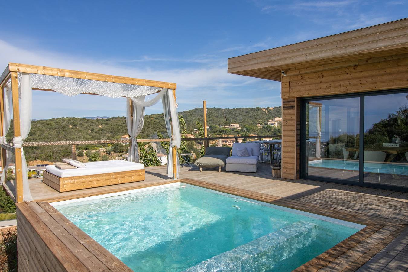 Villa 'Liliekaena' avec vue sur mer, Wi-Fi et climatisation in Albitreccia, Région d'Ajaccio