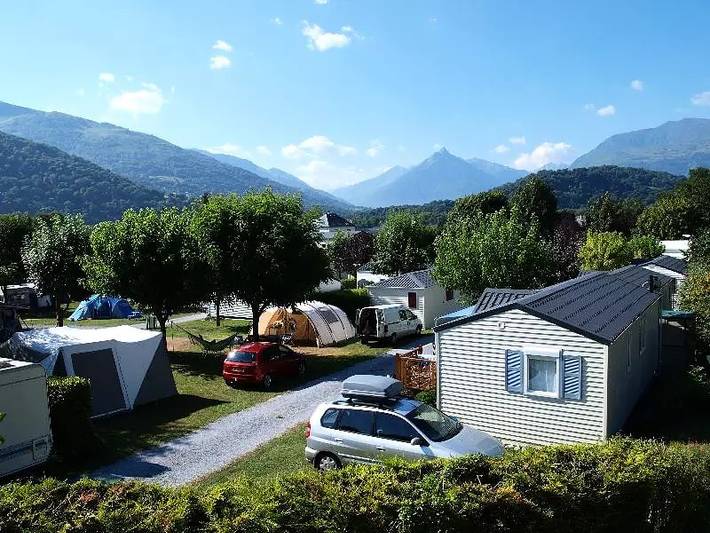 Camping pour 6 personnes, avec terrasse ainsi que piscine et vue dans les Hautes-Pyrénées - 2