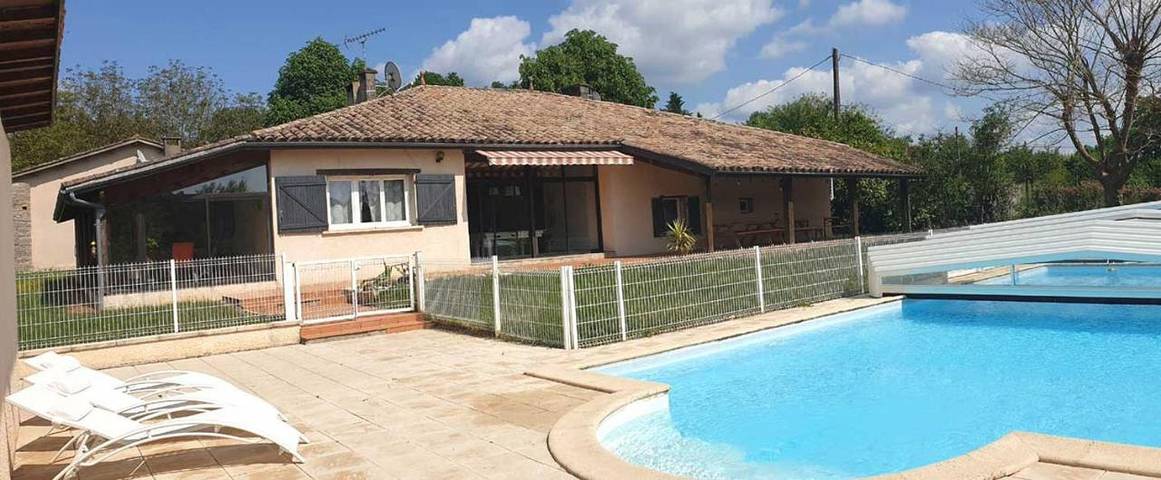 Location de vacances pour 14 personnes, avec piscine ainsi que jardin et vue à Puygaillard-de-Quercy - 4