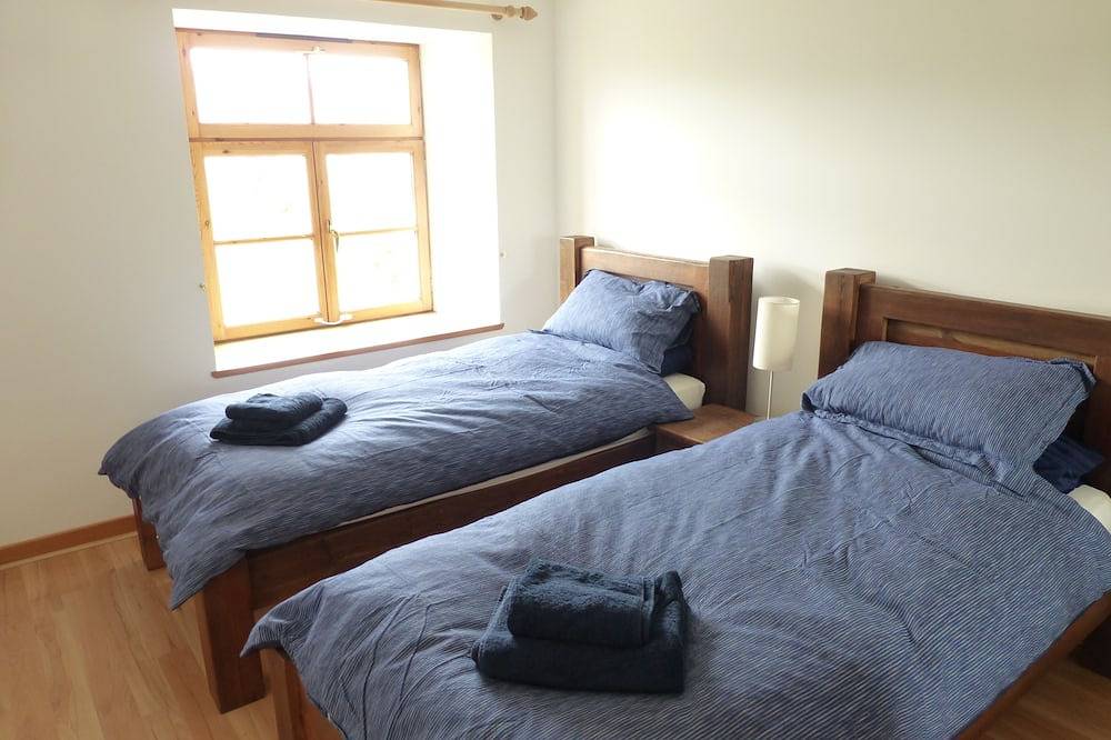 Entire apartment, Commercial Street, near Leith Waterfront in Leith, Edinburgh