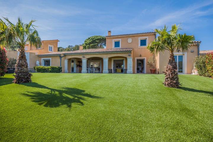 Maison de vacances pour 10 personnes, avec piscine ainsi que jardin et terrasse, adapté aux familles dans le Var - 4