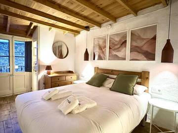 Gîte pour 5 personnes, avec jardin et terrasse à UR