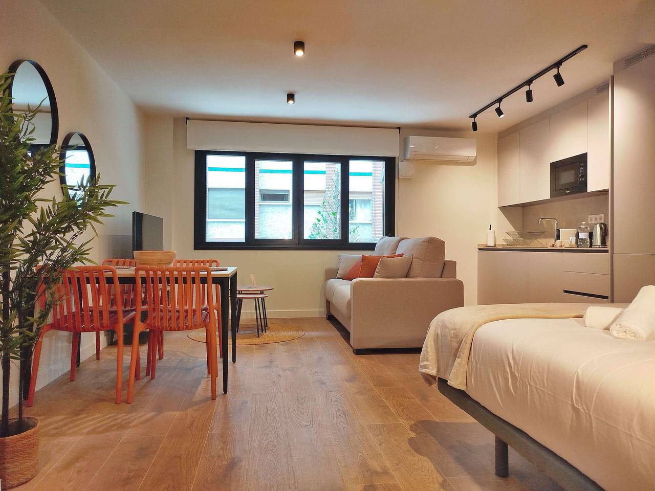 Entire apartment, Oviedo Centro Apartamentospedregal Urban Suite in Oviedo, Cordillera Cantábrica