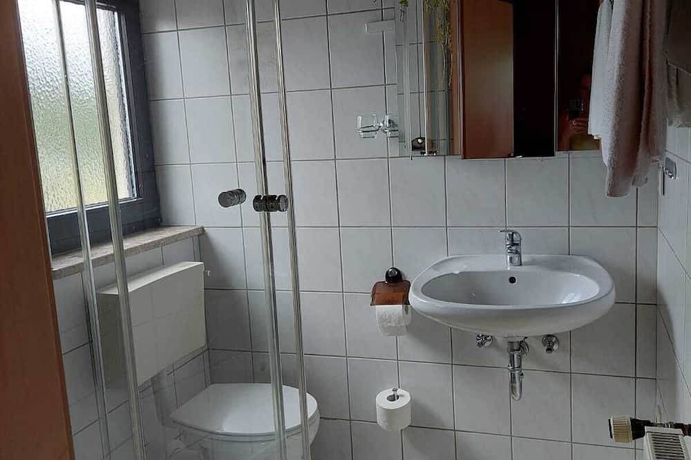 Ganze Wohnung, Gemütliche Ferienwohnung im Grünen mit Balkon zur Südseite in Bad Rodach, Oberes Maintal - Coburger Land