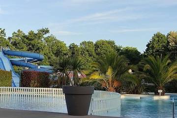 Camping pour 6 personnes, avec jardin ainsi que terrasse et piscine à La Teste-de-Buch