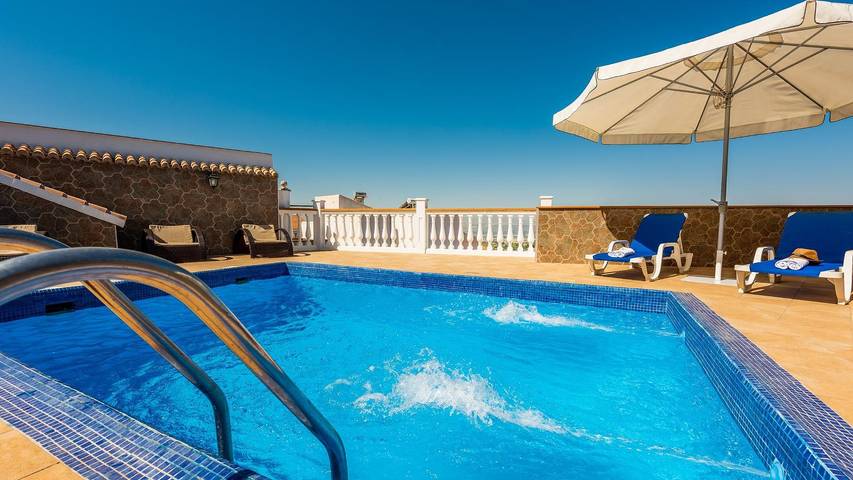 Chalet para 9 personas, con piscina y balcón/terraza en Vega de Granada