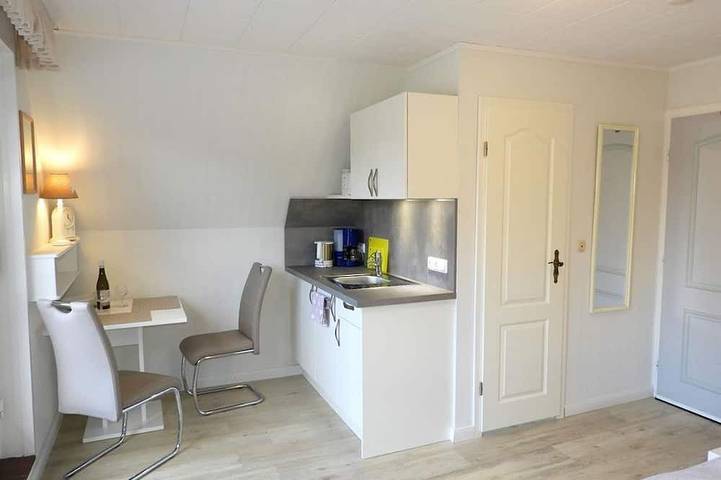 Ganze Wohnung, Appartement mit Duschbad/Wc und Balkon - Gästehaus Liebrecht in St. Peter-Bad, St. Peter-Ording