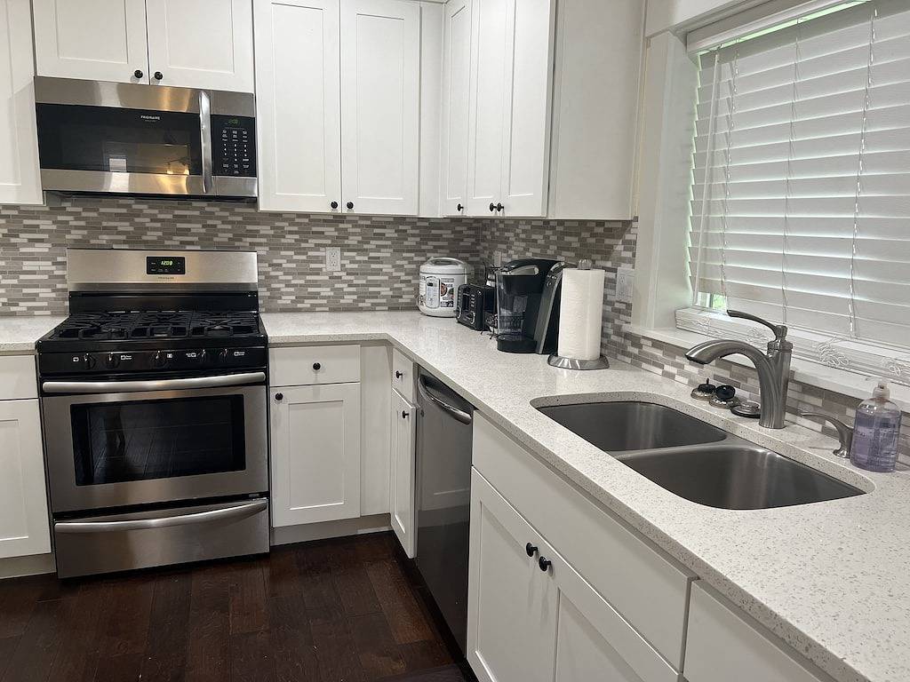 Spacious 1 bedroom apartment 
2 mins to shopping malls and restaurants in Everett, Snohomish County