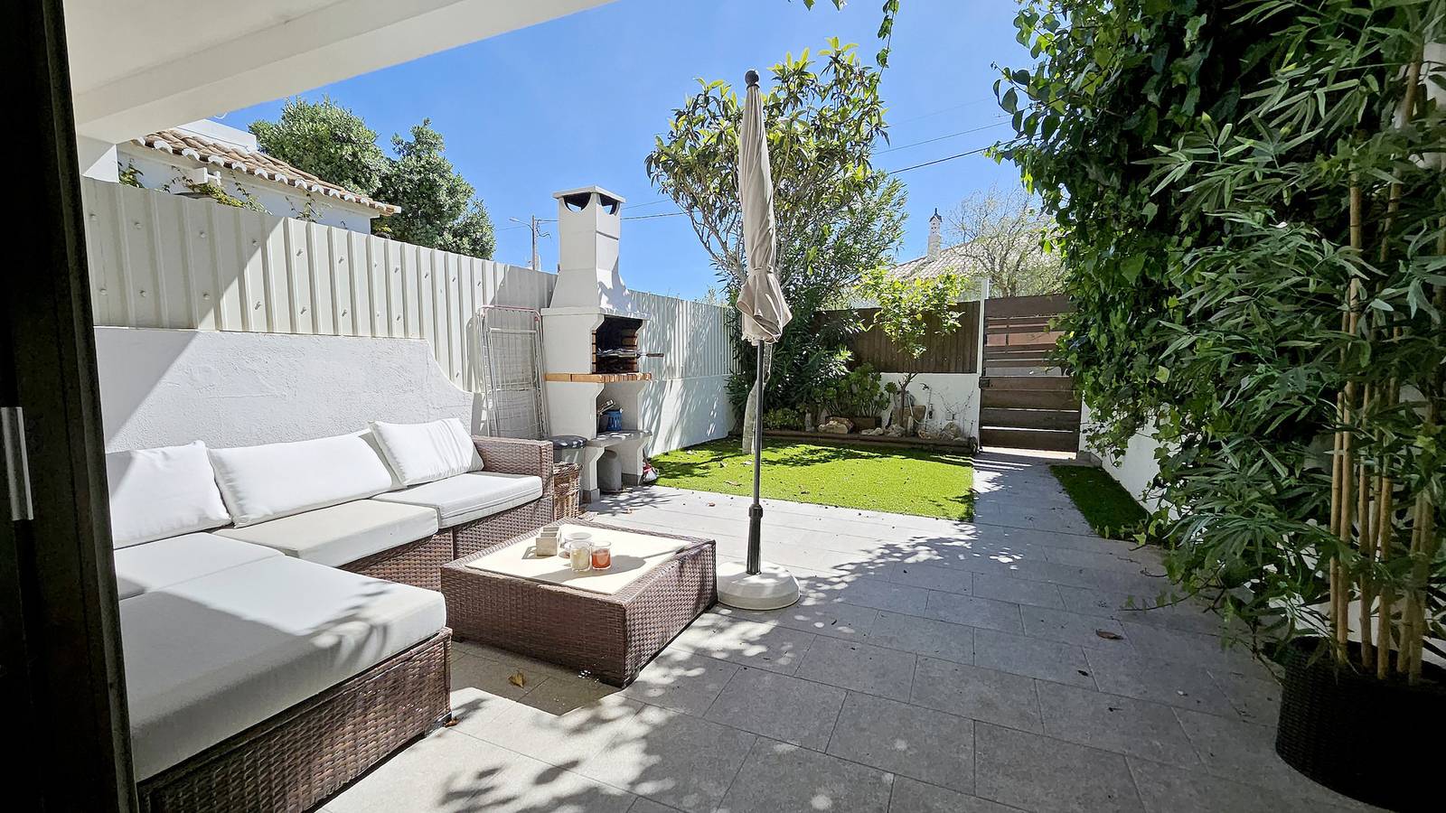 Entire studio, Magnific Studio with a cozy garden, 5 minutes to t in Albufeira, Faro District