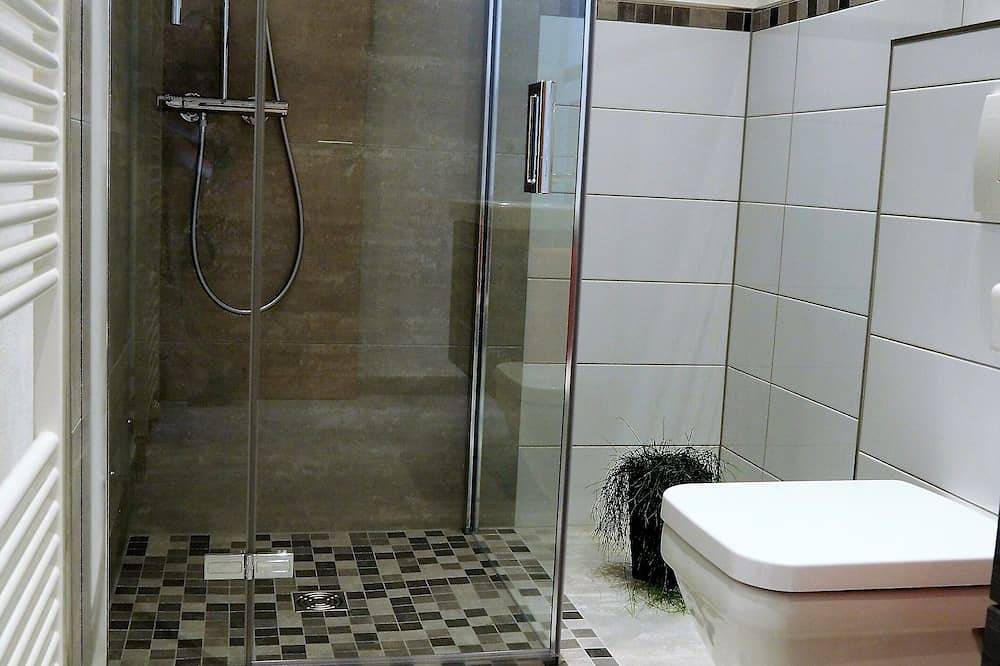 Ganze Wohnung, 4 Sterne Fewo im Eg, Parkplatz und Wallbox, sep. Eingang, Terrasse, Strandkorb in Boppard, Mittelrhein