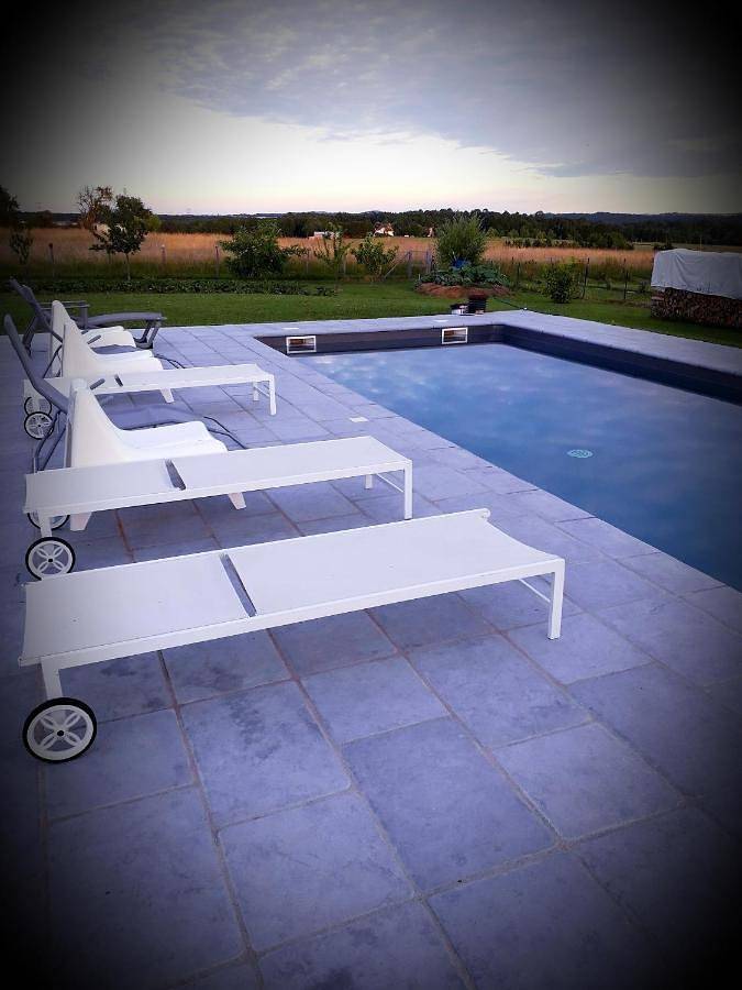 Chambre d’hôte pour 5 personnes, avec Terrasse et Jardin ainsi que Piscine et Vue