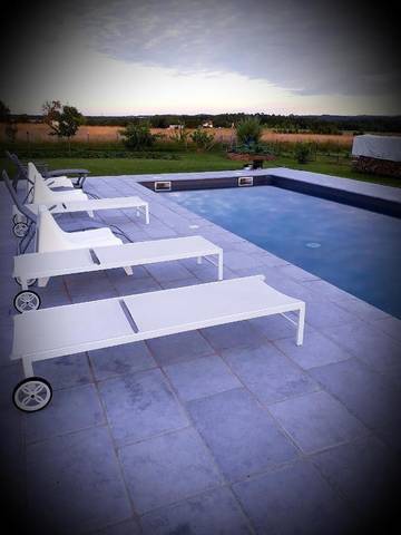 Chambre d’hôte pour 5 personnes, avec jardin ainsi que vue et piscine à Saint-Martin-de-Gurson